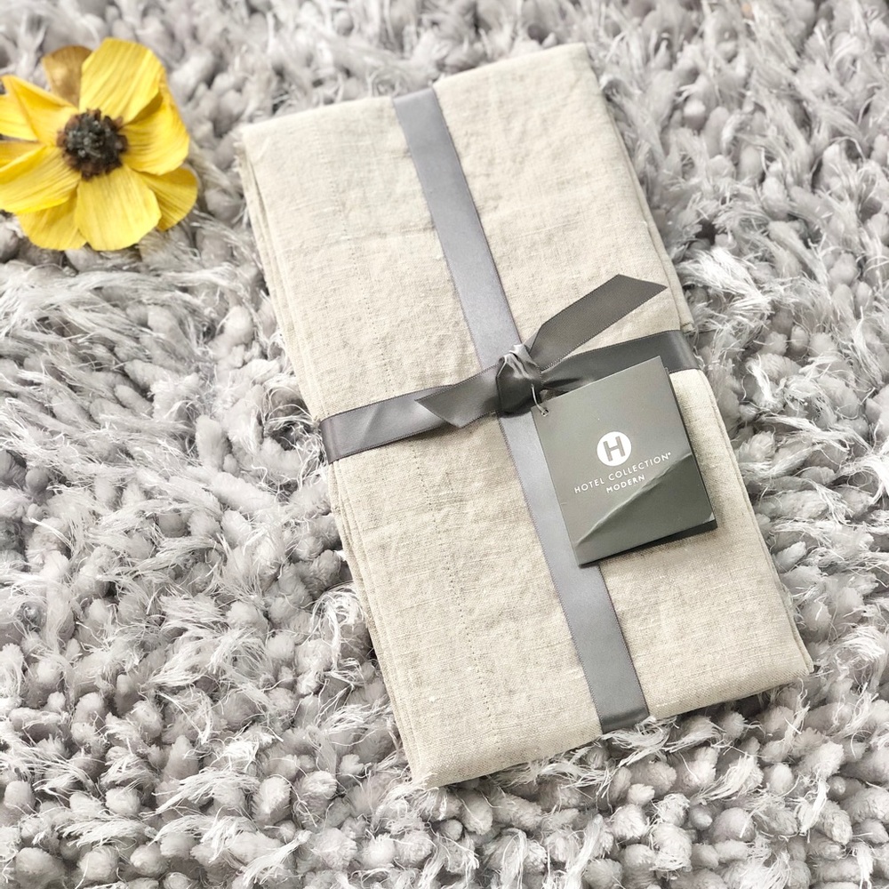 New with tags Hotel Collection Linen Napkins 2pk